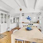 Prázdninový dům 4 Bedroom Awesome In