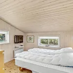 4 Bedroom Awesome In Prázdninový dům Kalundborg