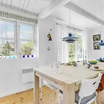 4 Bedroom Awesome In Prázdninový dům