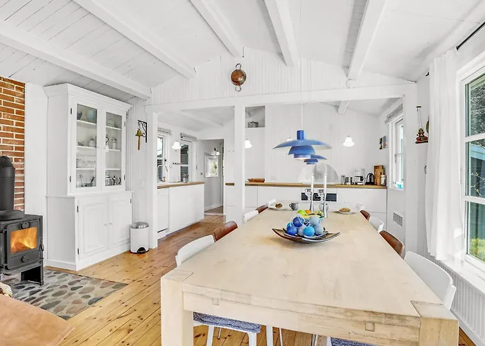 Hébergement de vacances 4 Bedroom Awesome In