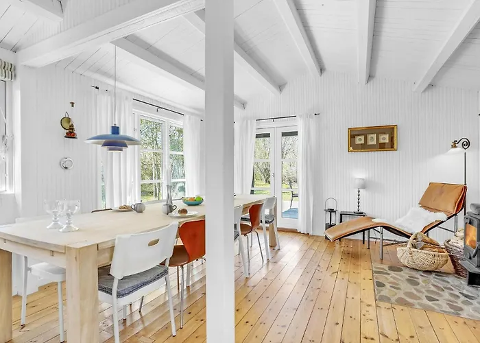 Hébergement de vacances 4 Bedroom Awesome In