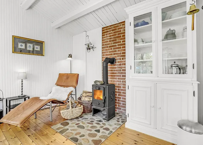 4 Bedroom Awesome In Hébergement de vacances *