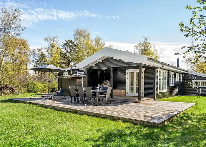 4 Bedroom Awesome In Hébergement de vacances