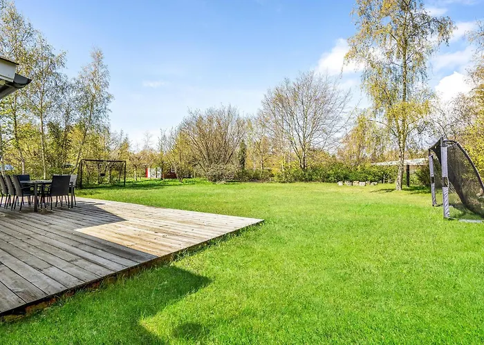 Hébergement de vacances 4 Bedroom Awesome In